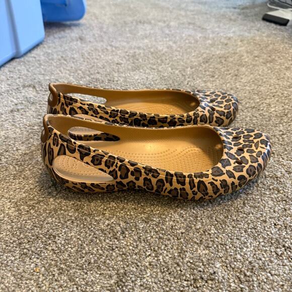 Crocs Kadee Animal Print Slip On Flats Womens Size 9 - Picture 1 of 5